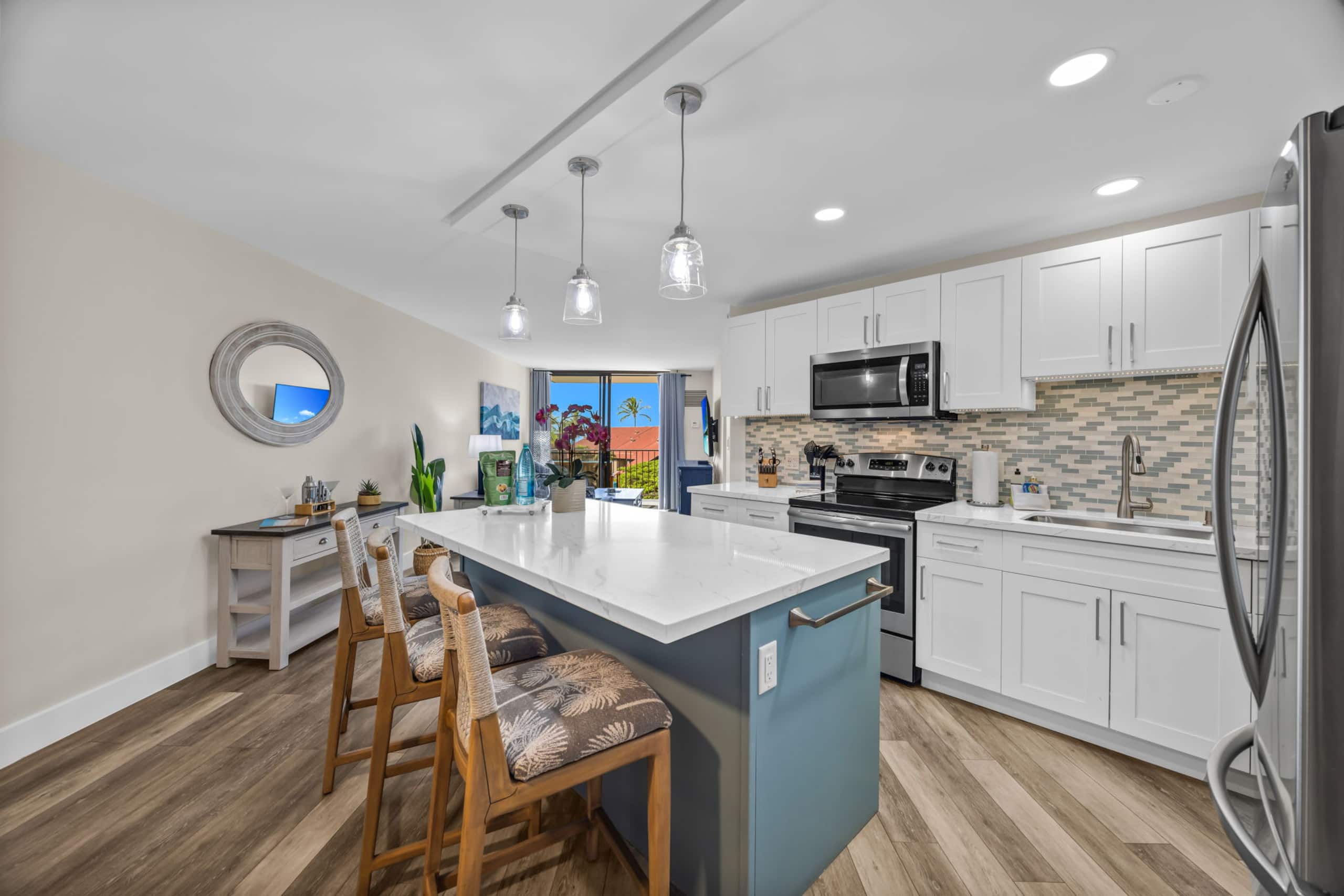 Hip Oceanfront Resort Vistas - Image 18