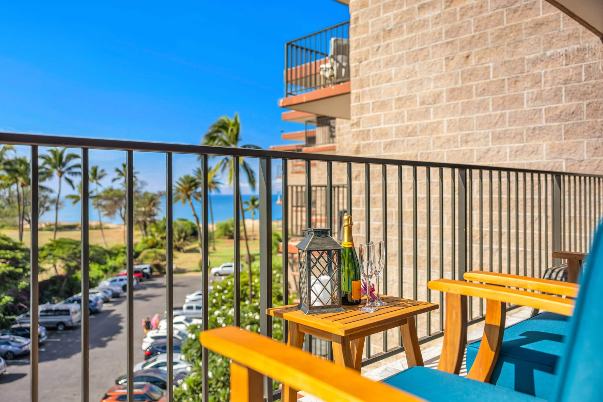 Hip Oceanfront Resort Vistas - Image 38
