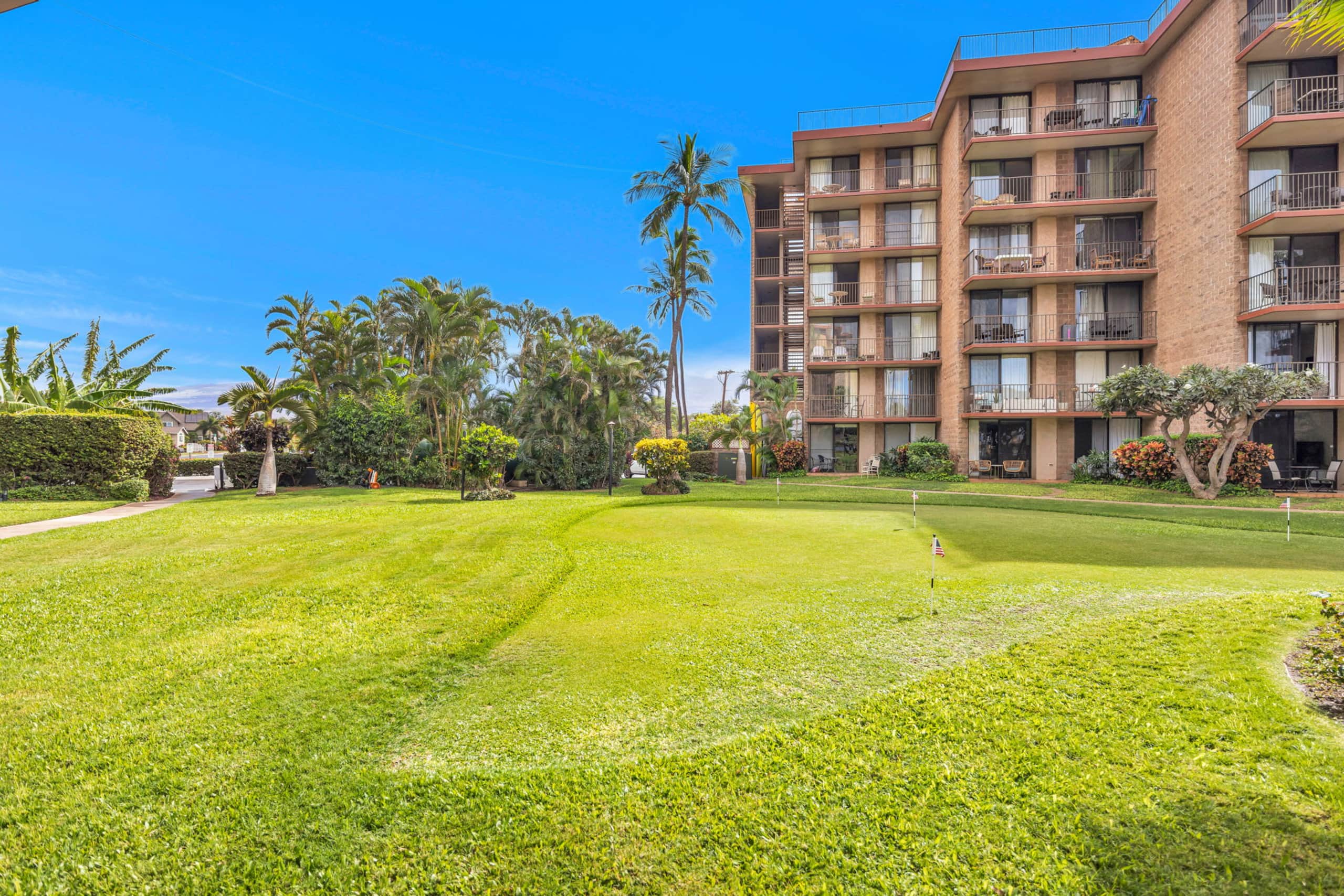 Hip Oceanfront Resort Vistas - Image 49