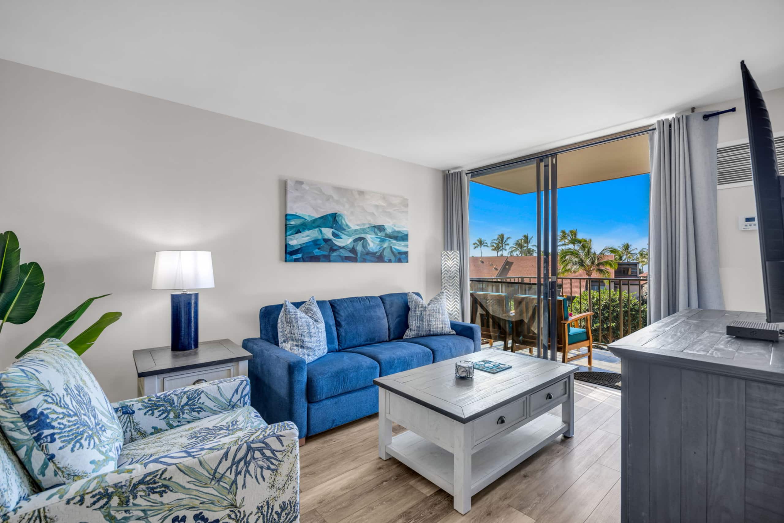 Hip Oceanfront Resort Vistas - Image 2
