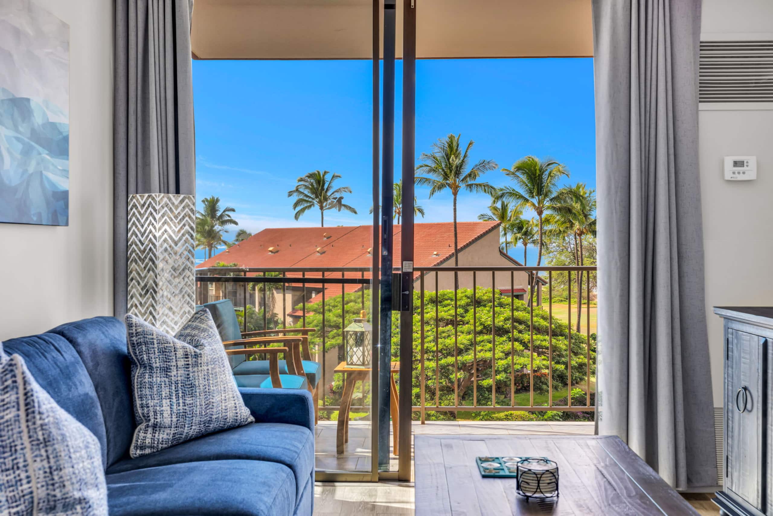 Hip Oceanfront Resort Vistas - Image 6