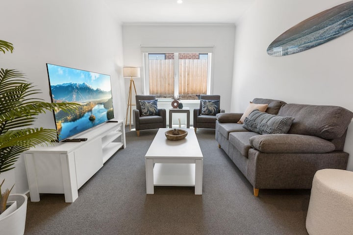 Opulent Oasis: 4br Luxurious Family Escape - Lakes Entrance