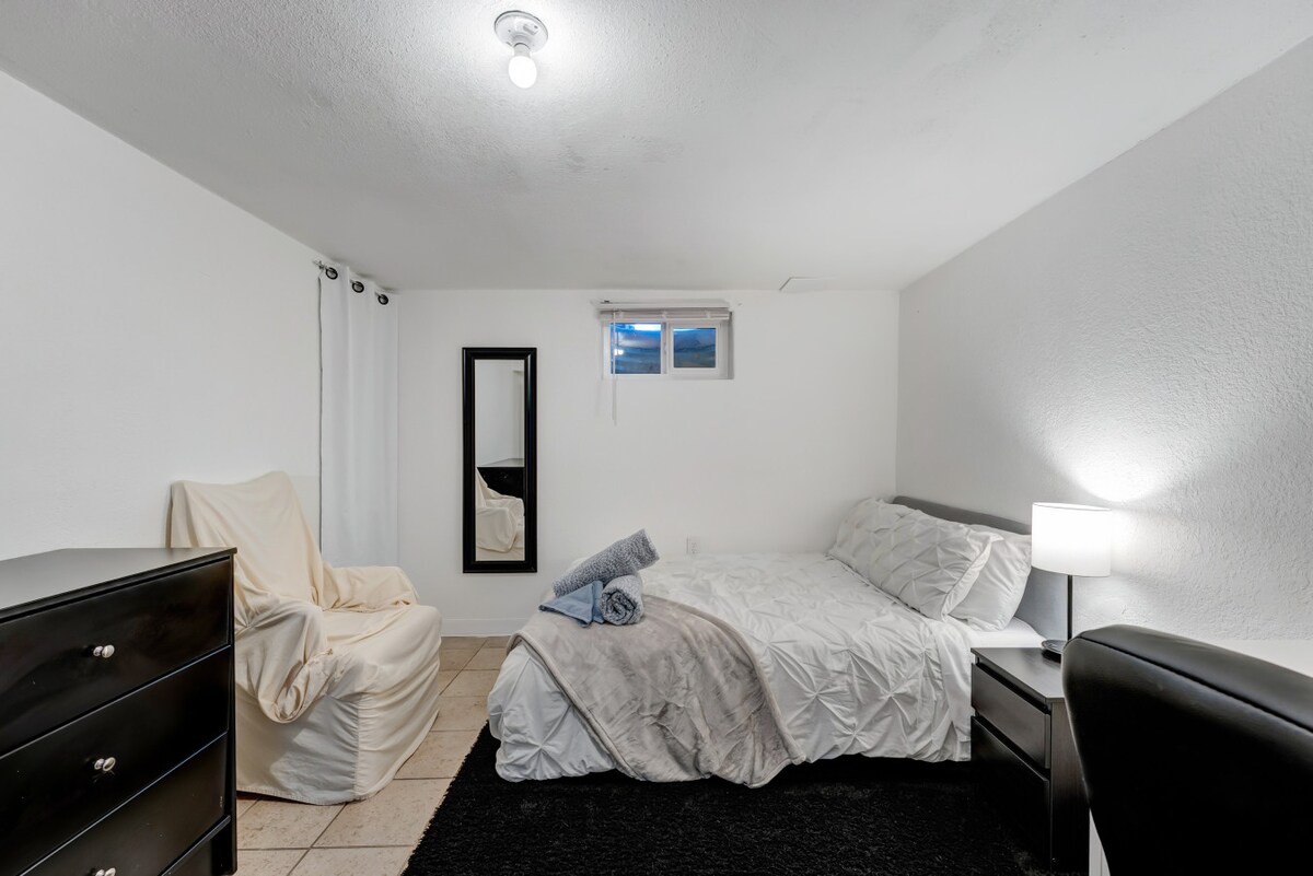 غرفة نوم 4 تخزين ملابس وسائد وبطانيات إضافية