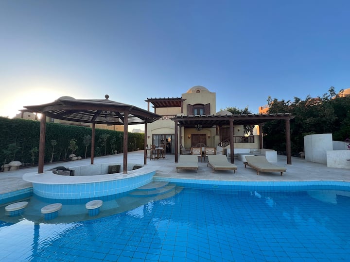 Waterfront Sabina I 4bdr Retreat - Heated Pool - 후루가다