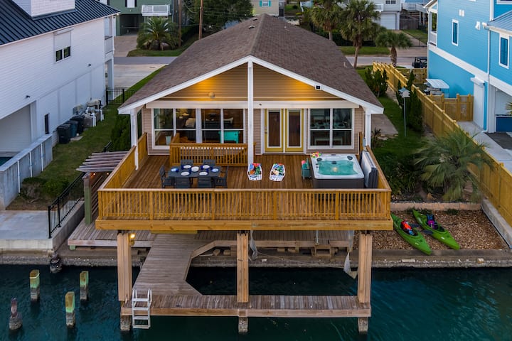 Redfish Bend | Grand Canal | Hot Tub & Kayaks - Jamaica Beach, TX