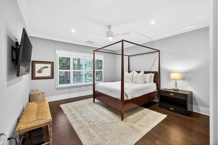 Spálňa 3 – manželská posteľ – TV – vlastná kúpeľňa – prvé poschodie