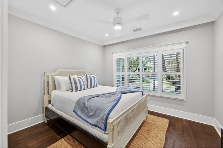 Spálňa 4 - menšia manželská posteľ - vlastná kúpeľňa - prvé poschodie