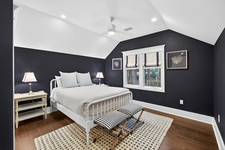 Spálňa 5 – manželská posteľ – vlastná kúpeľňa – druhé poschodie