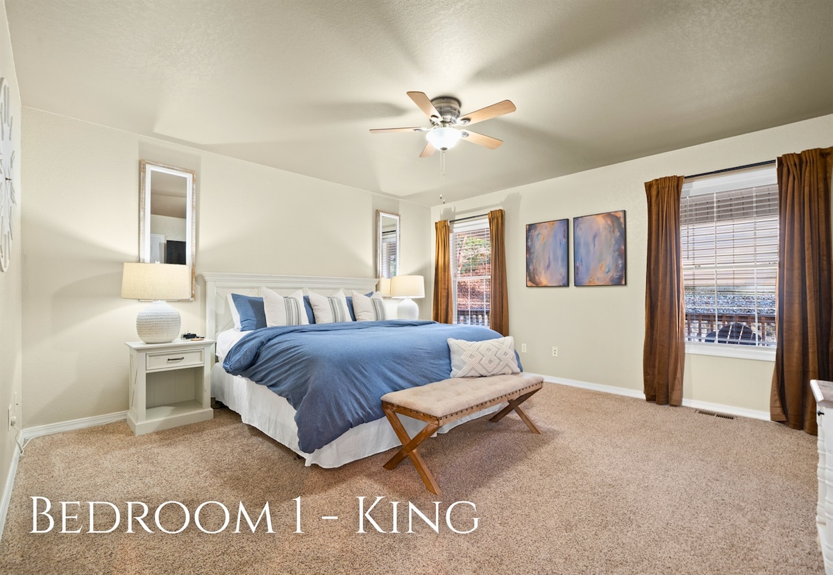 这间宁静的特大号床房提供宽敞、宁静的休憩之所，让您在湖上探险一整天后放松身心。