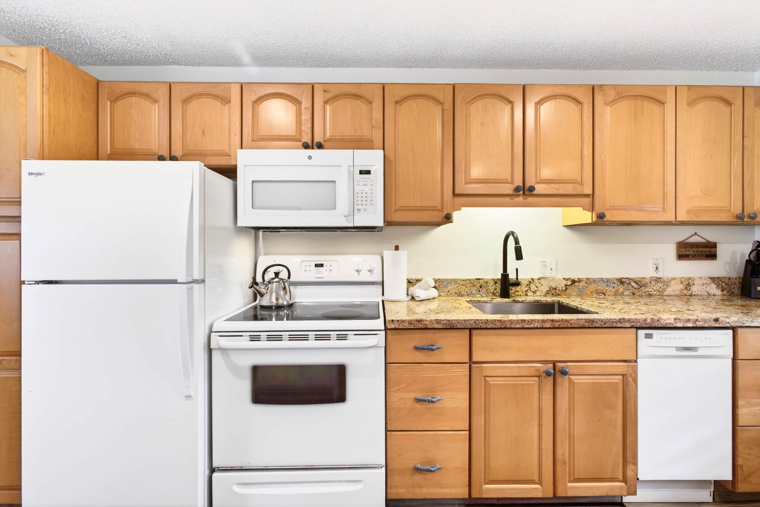 Condo in Lahaina · ★5.0 · Studio · 2 beds · 1 bath - Image 10