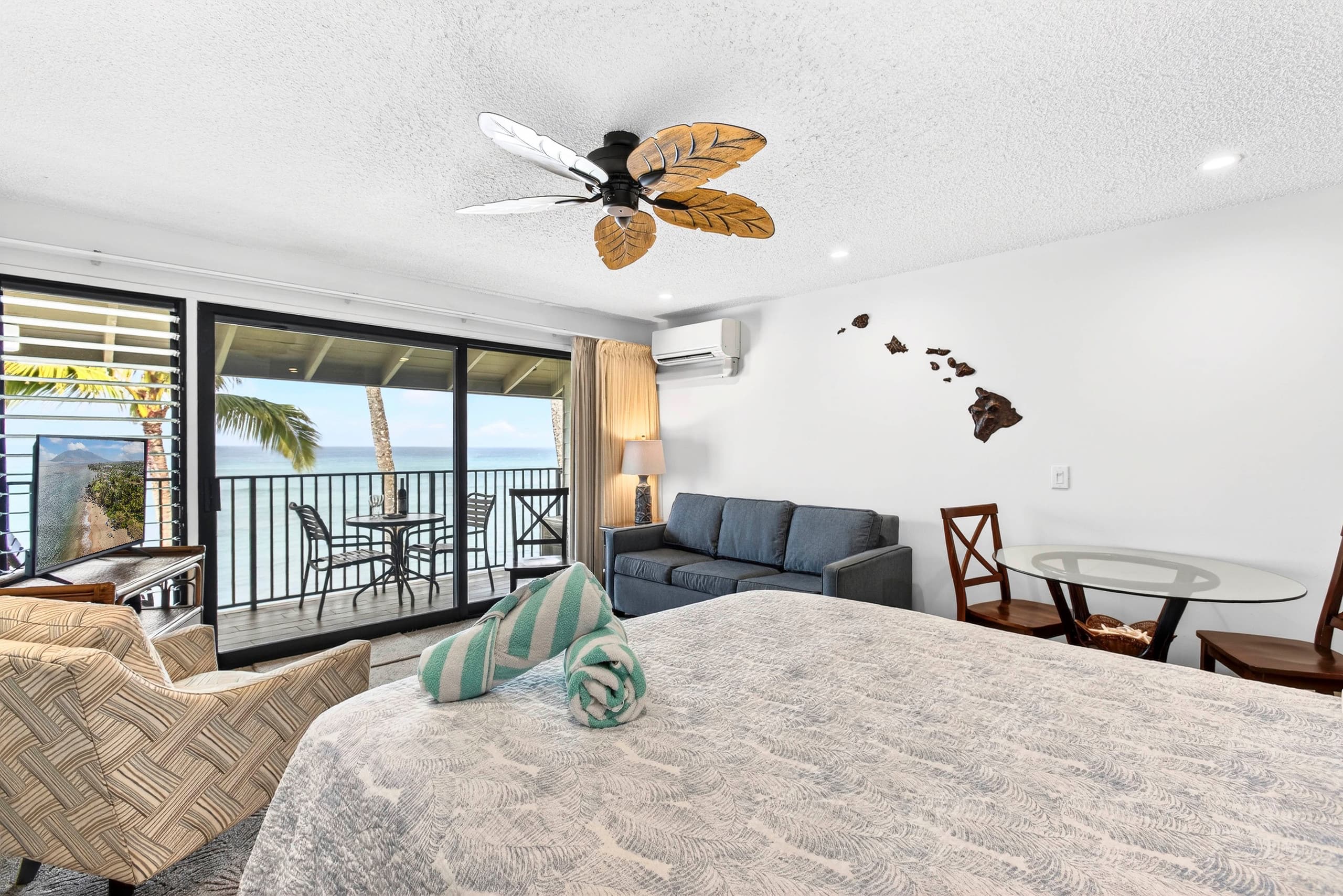 Condo in Lahaina · ★5.0 · Studio · 2 beds · 1 bath - Image 2