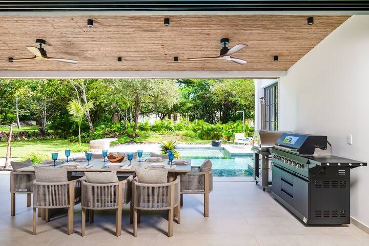 High-End 5BR Villa w/ Pool & Golf Cart