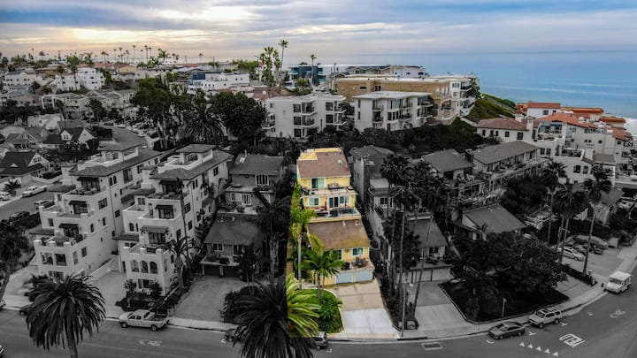Coastal group stay w/ beach access & 2 kitchens
