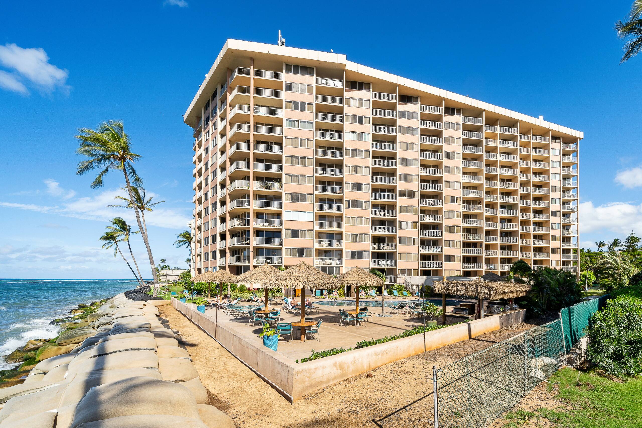 Condo in Lahaina · ★4.0 · 1 bedroom · 2 beds · 1 bath - Image 32