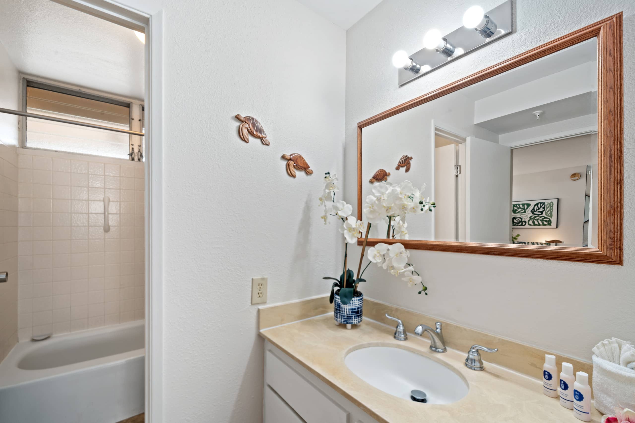 Condo in Lahaina · ★4.0 · 1 bedroom · 2 beds · 1 bath - Image 24