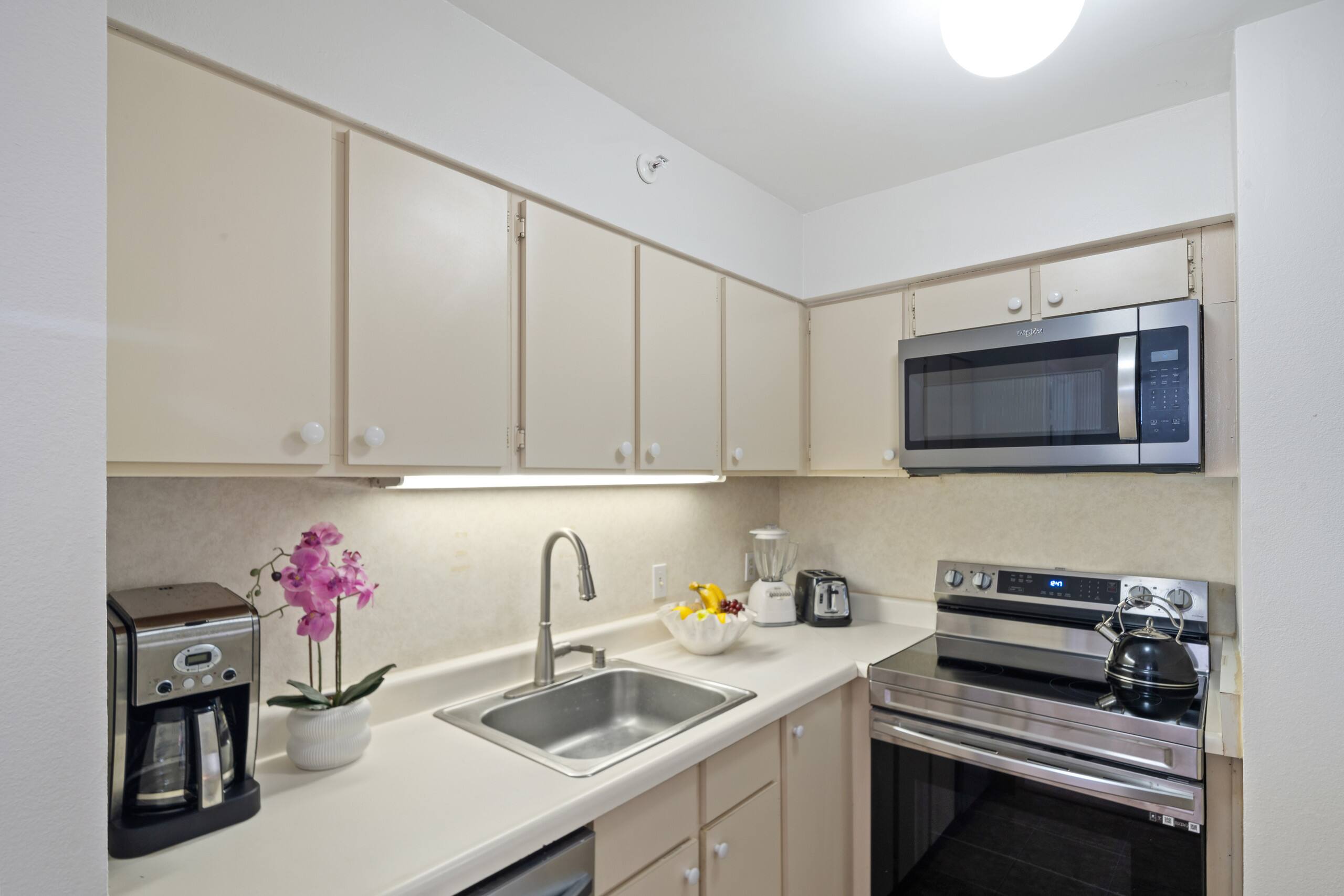 Condo in Lahaina · ★4.0 · 1 bedroom · 2 beds · 1 bath - Image 9