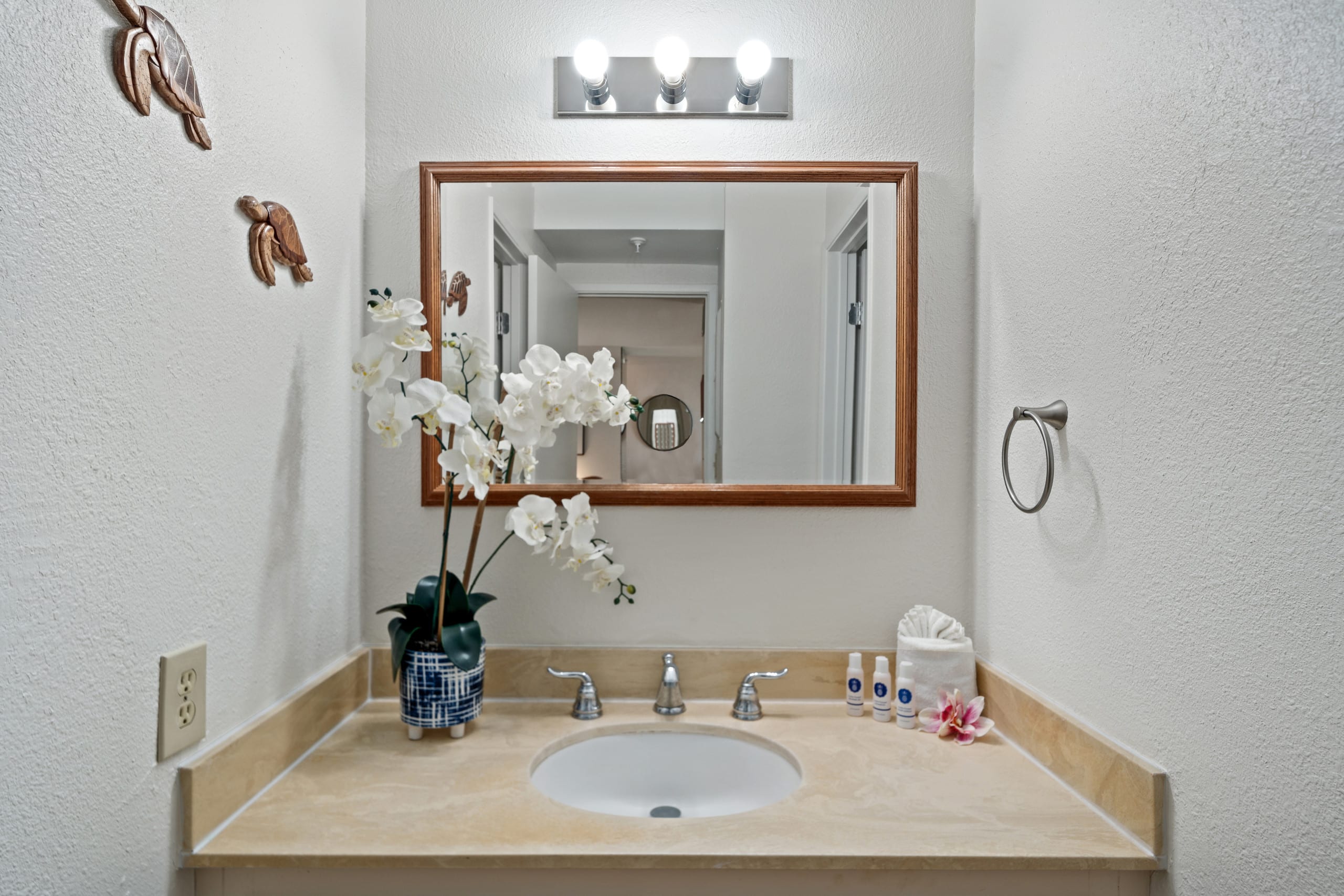 Condo in Lahaina · ★4.0 · 1 bedroom · 2 beds · 1 bath - Image 22