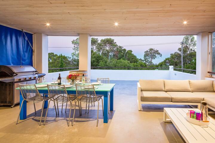 Casa Feliz—Mediterranean-style Coastal Getaway gallery image 5