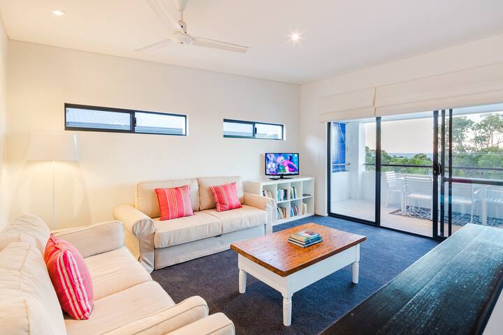 Casa Feliz—Mediterranean-style Coastal Getaway gallery image 2