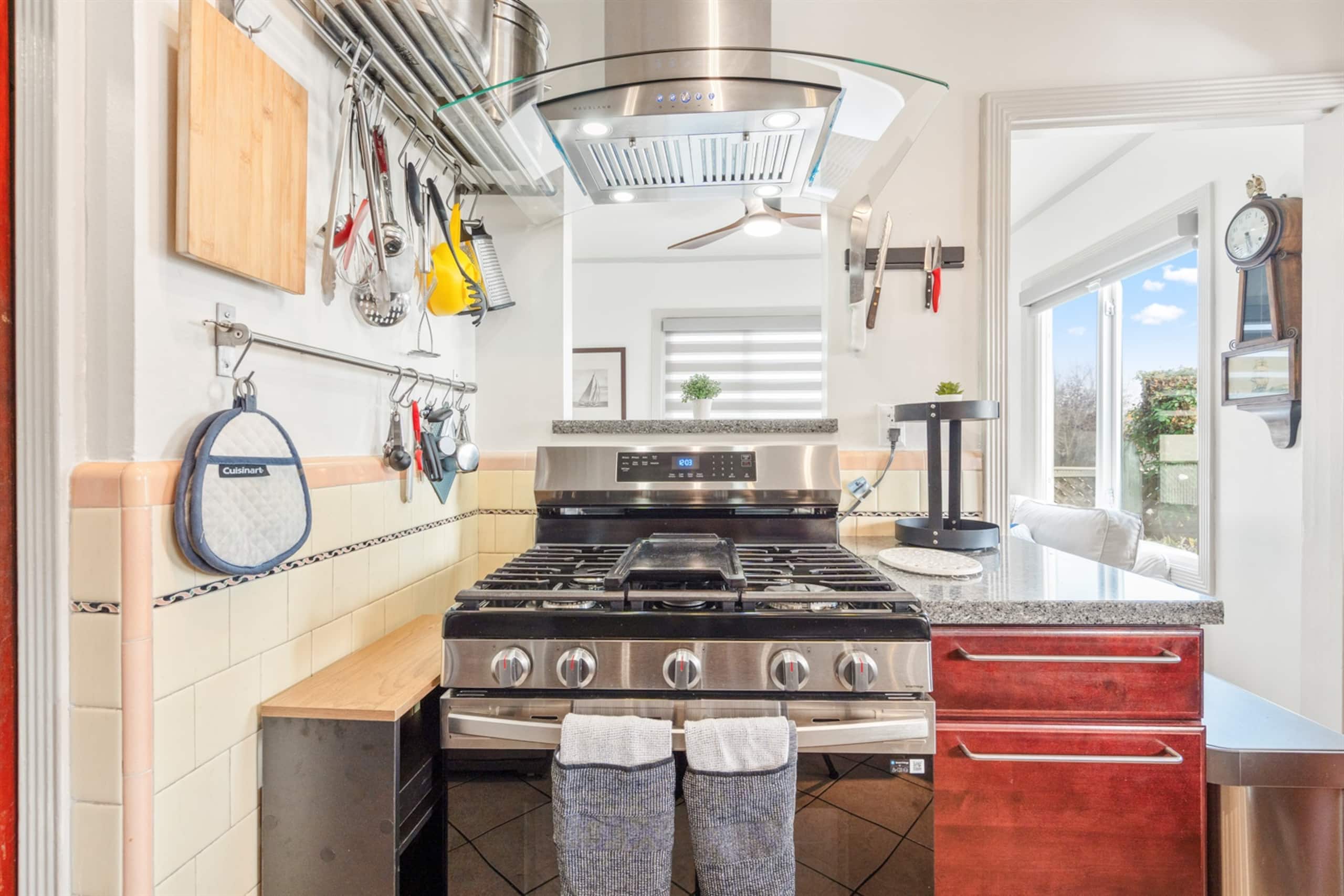 Home in South San Francisco · ★5.0 · 3 bedrooms · 4 beds · 1 private bath - Image 26