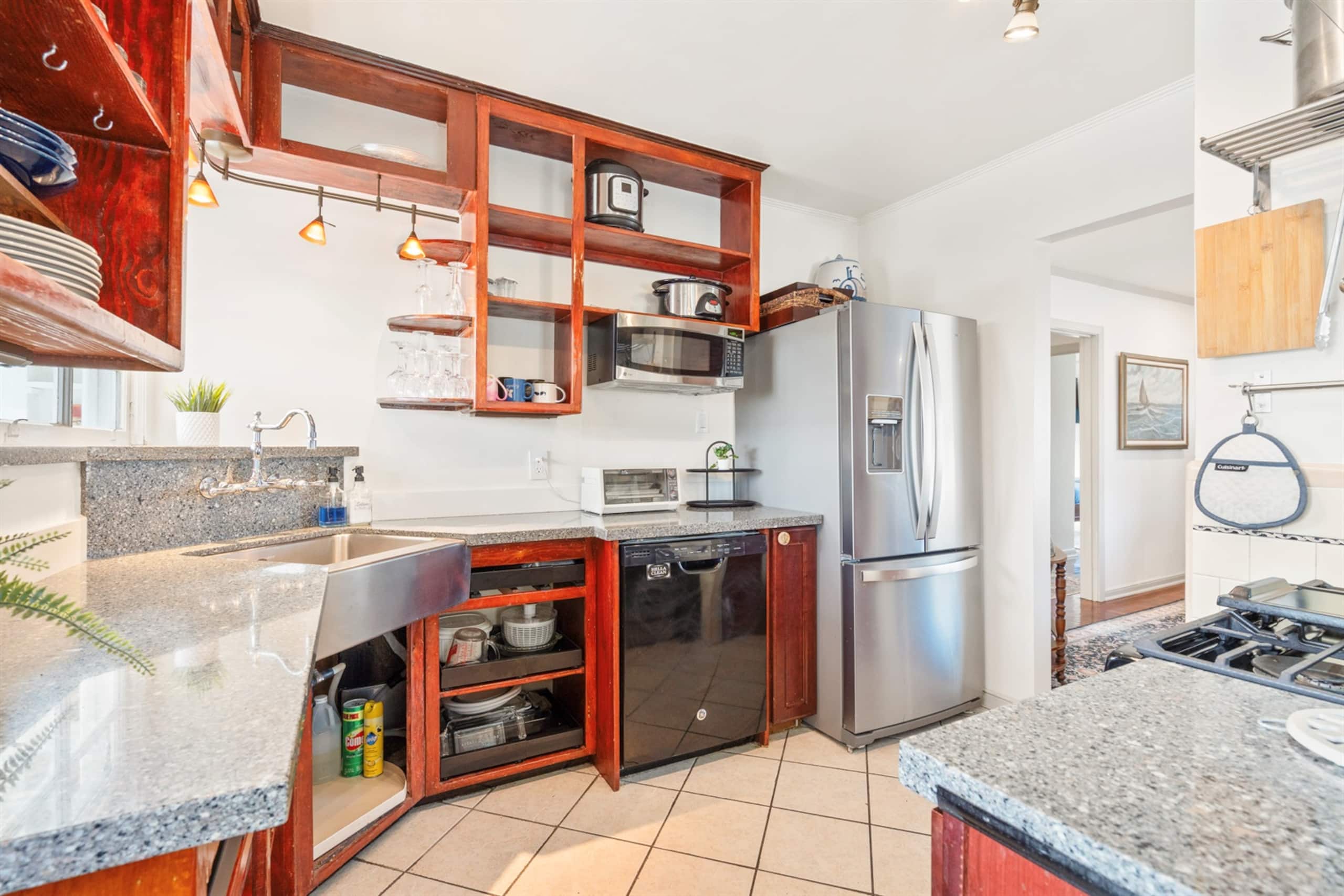 Home in South San Francisco · ★5.0 · 3 bedrooms · 4 beds · 1 private bath - Image 24