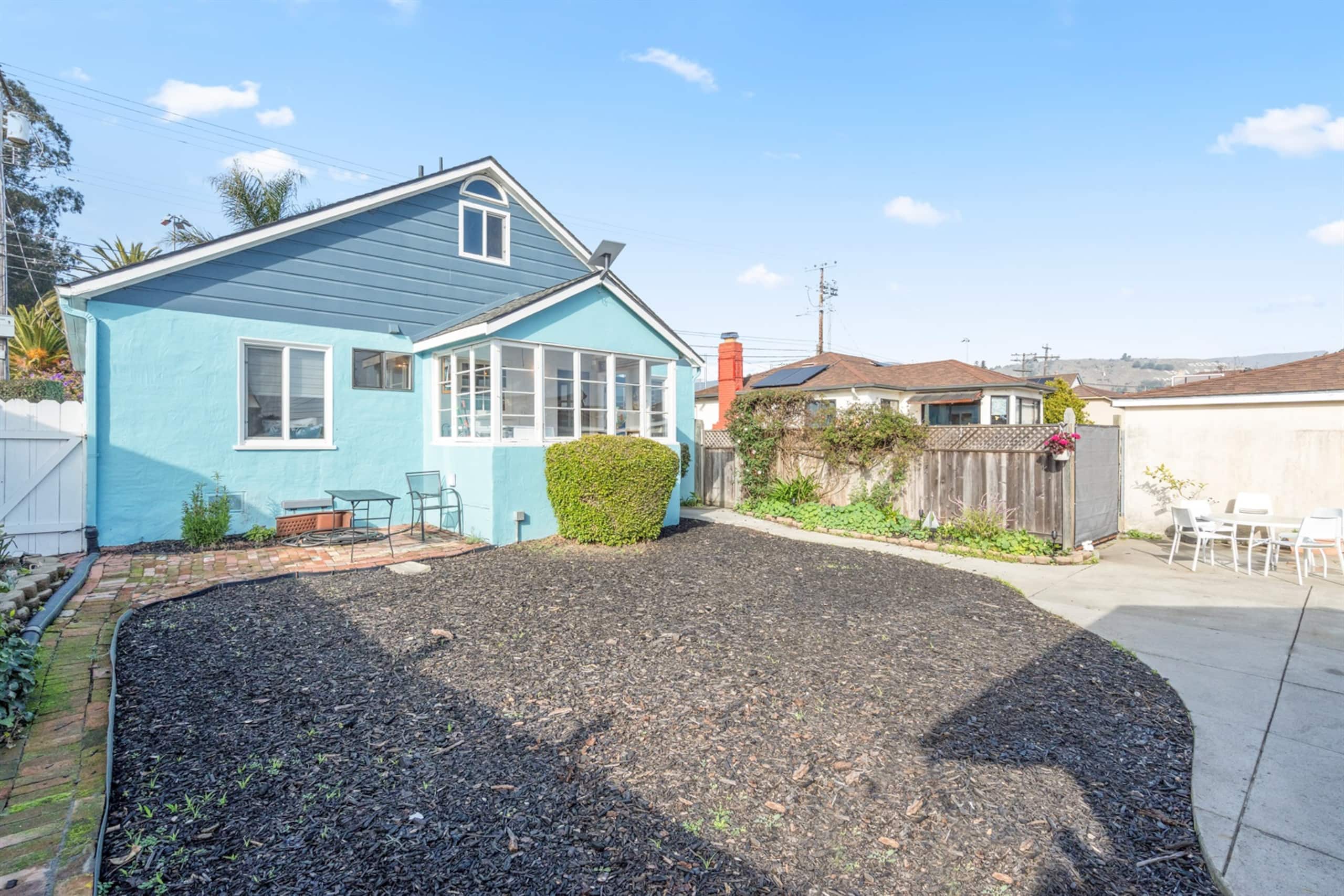 Home in South San Francisco · ★5.0 · 3 bedrooms · 4 beds · 1 private bath - Image 41