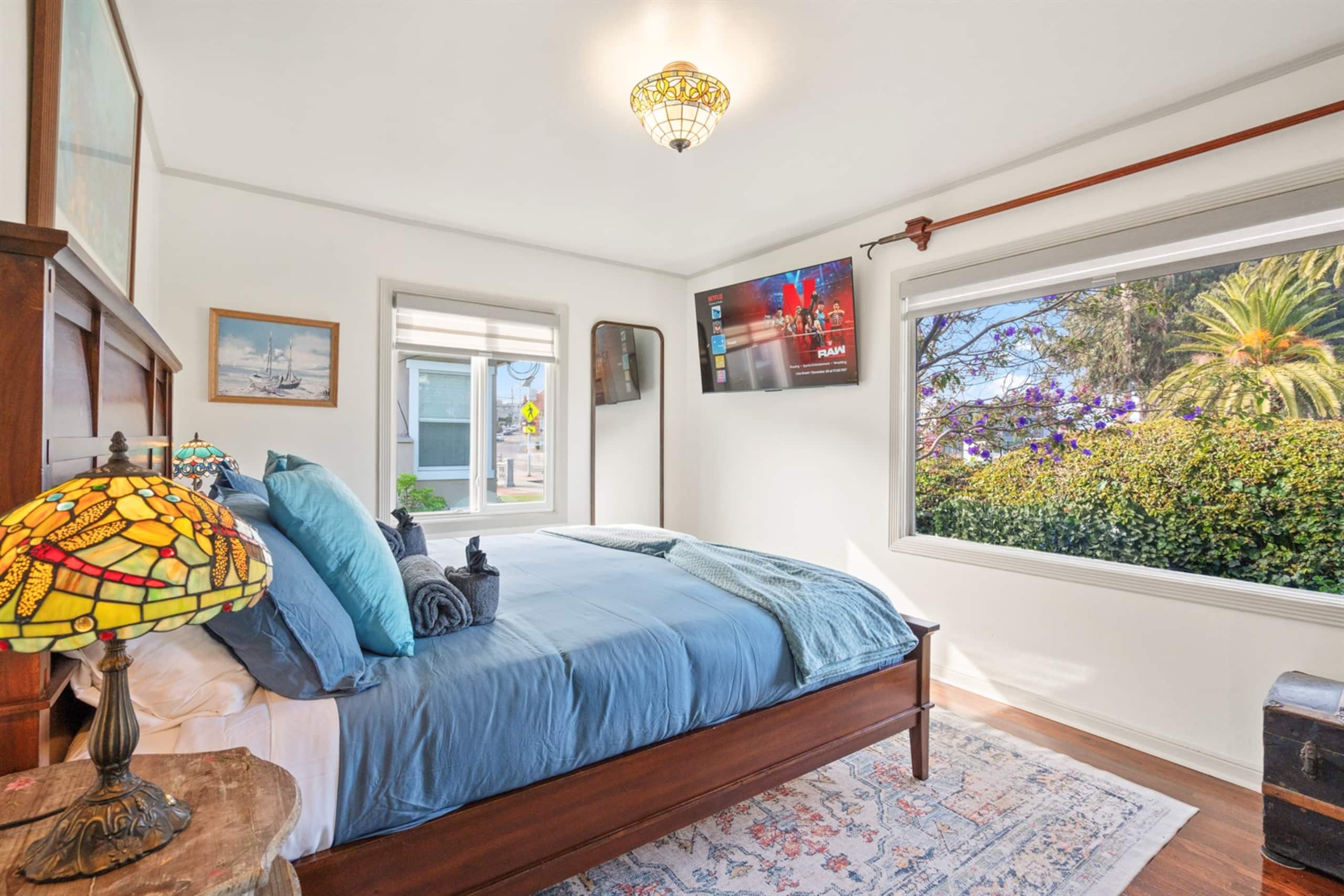 Home in South San Francisco · ★5.0 · 3 bedrooms · 4 beds · 1 private bath - Image 1