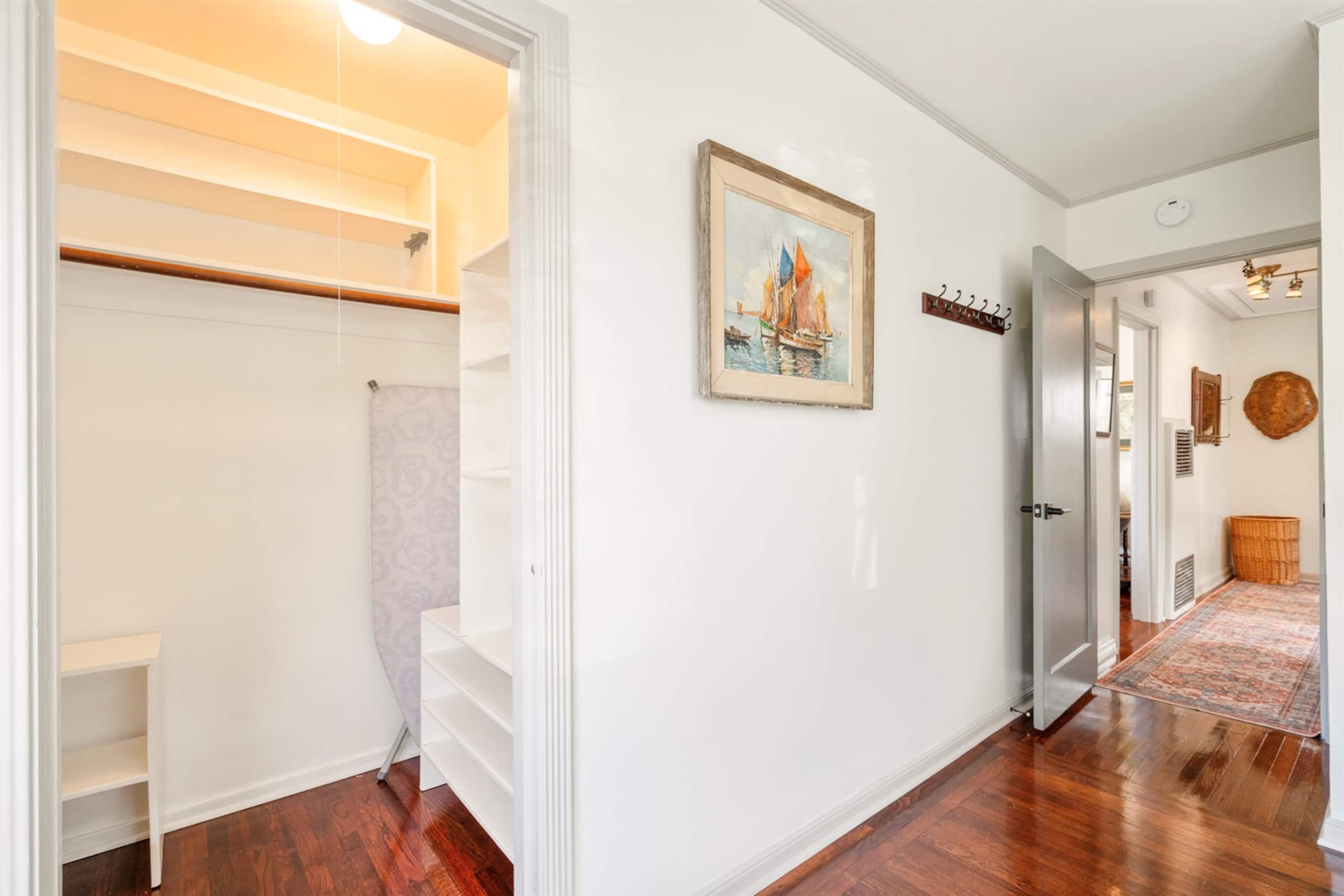 Home in South San Francisco · ★5.0 · 3 bedrooms · 4 beds · 1 private bath - Image 12