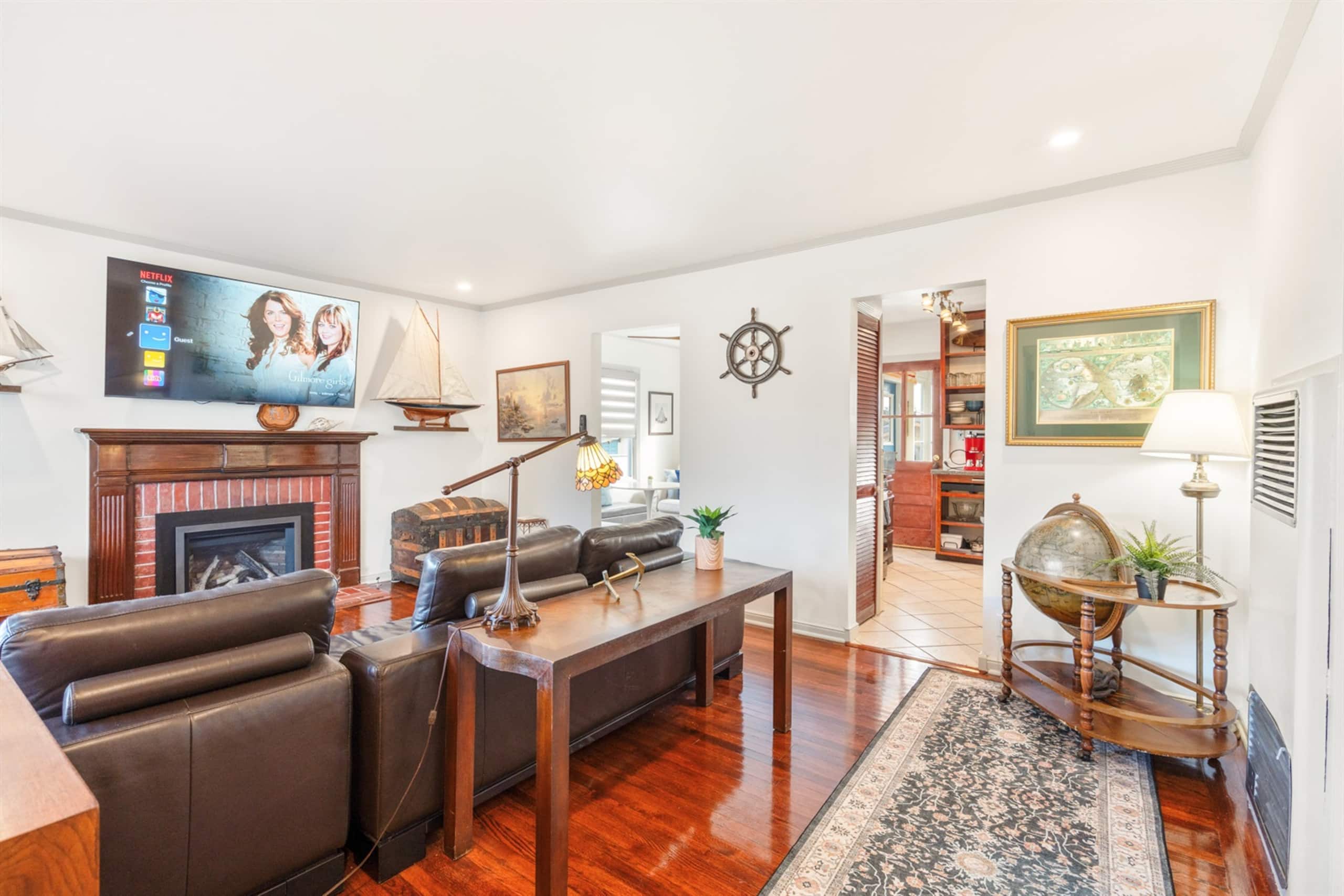 Home in South San Francisco · ★5.0 · 3 bedrooms · 4 beds · 1 private bath - Image 6
