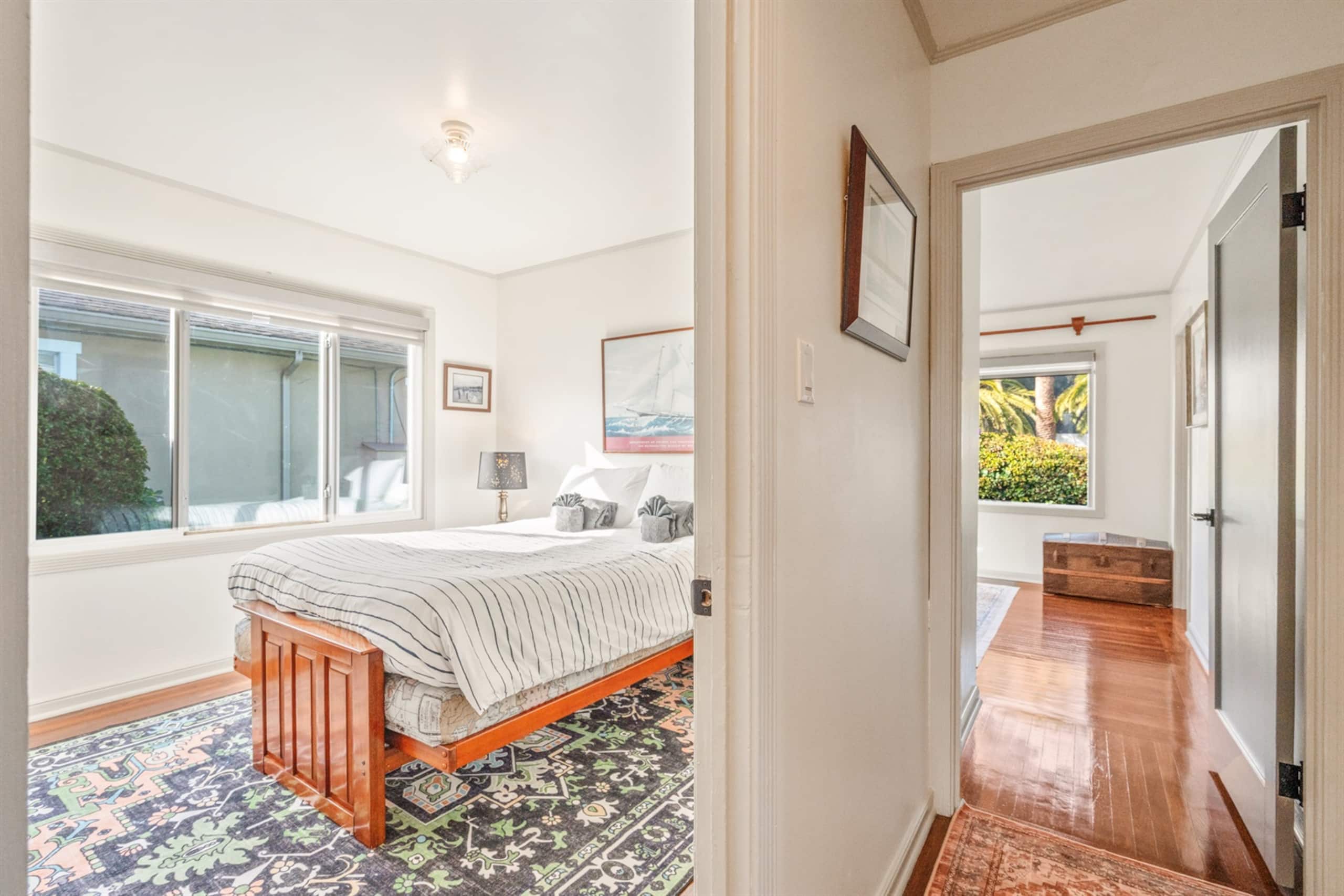 Home in South San Francisco · ★5.0 · 3 bedrooms · 4 beds · 1 private bath - Image 2