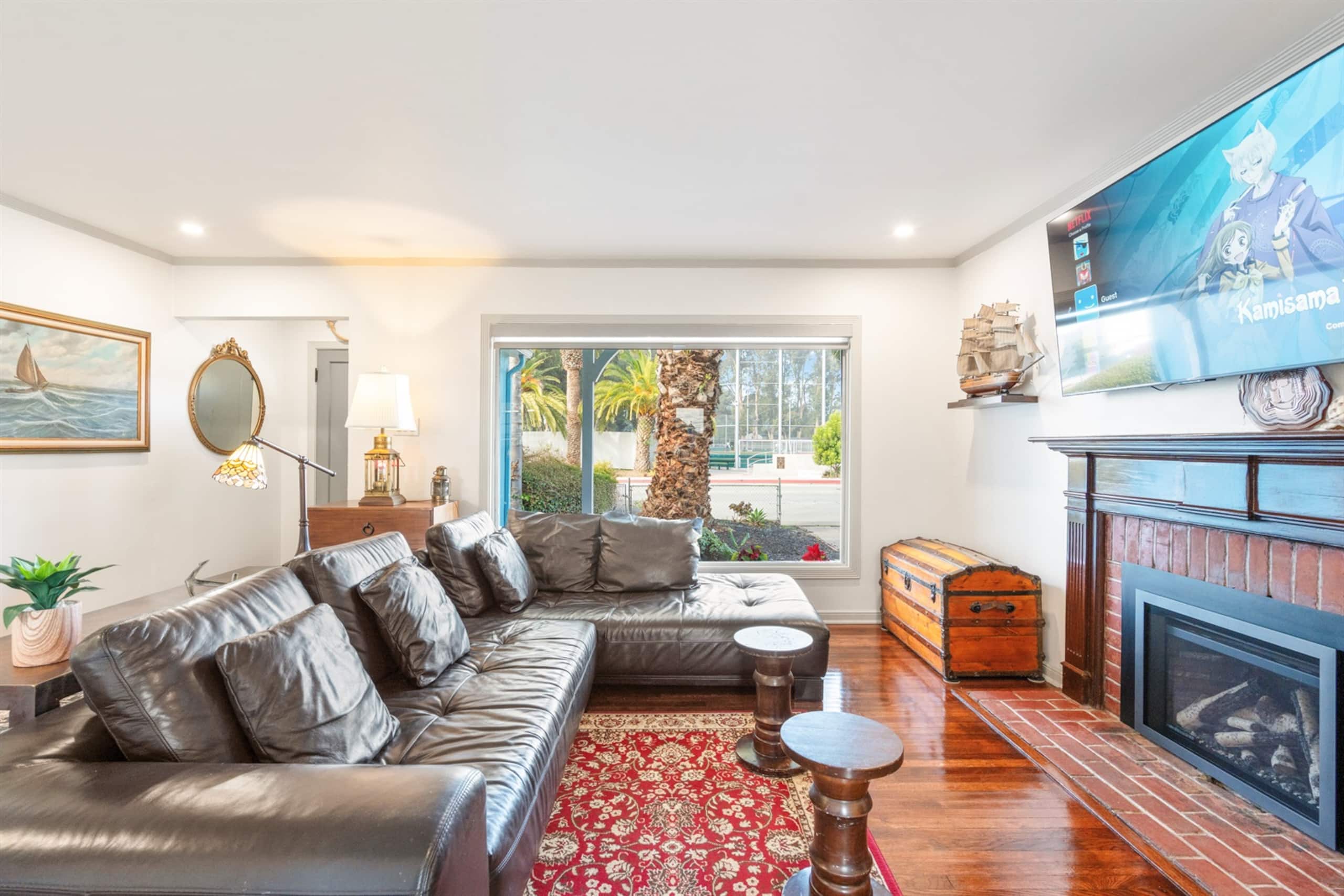 Home in South San Francisco · ★5.0 · 3 bedrooms · 4 beds · 1 private bath - Image 8