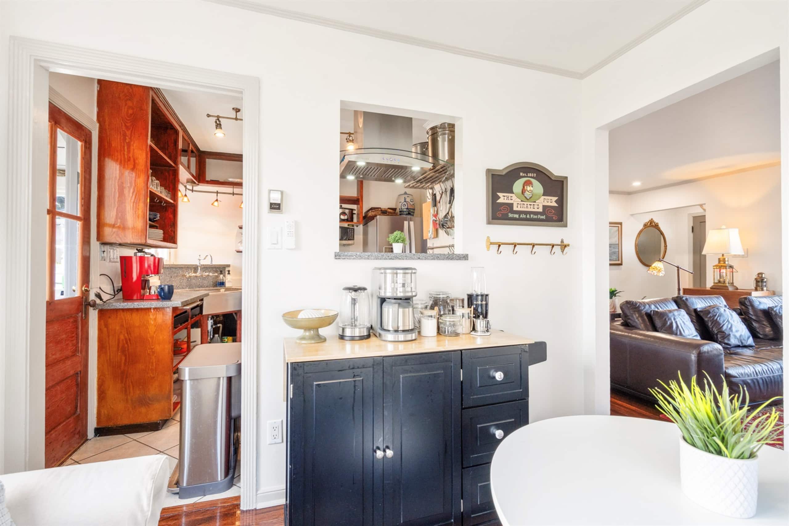 Home in South San Francisco · ★5.0 · 3 bedrooms · 4 beds · 1 private bath - Image 29
