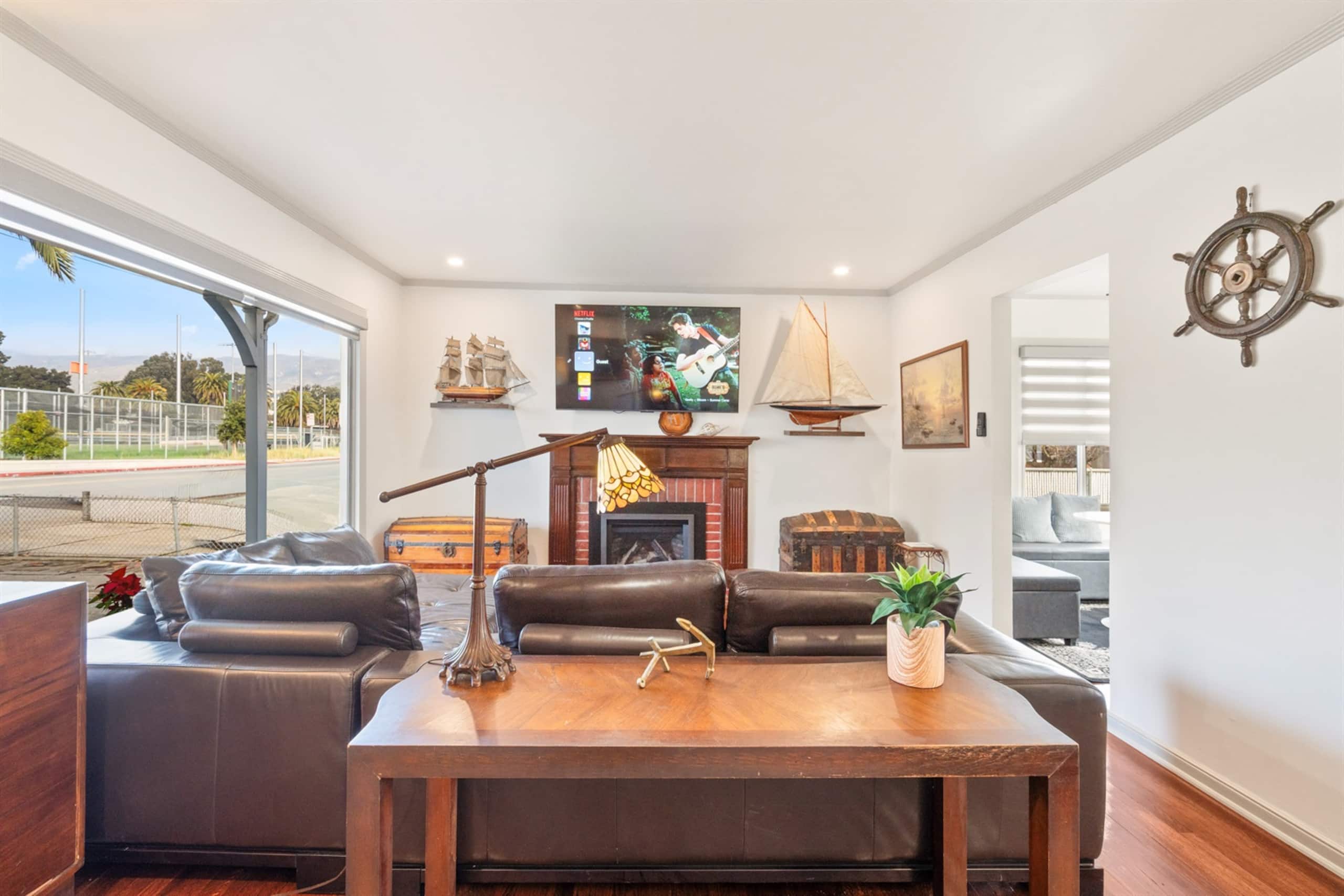 Home in South San Francisco · ★5.0 · 3 bedrooms · 4 beds · 1 private bath - Image 7