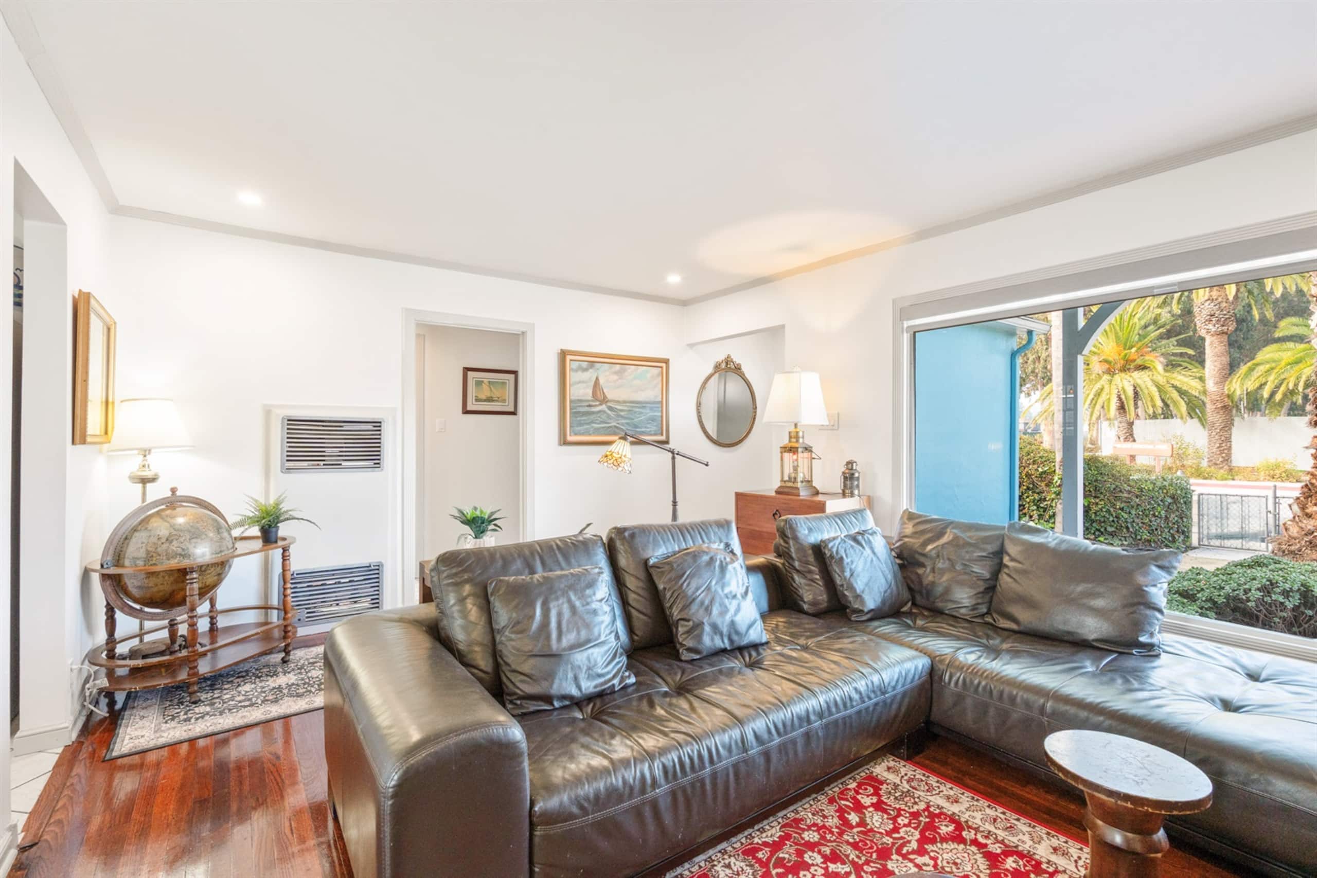 Home in South San Francisco · ★5.0 · 3 bedrooms · 4 beds · 1 private bath - Image 9