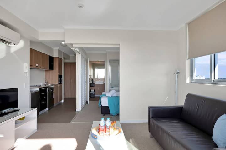 Dual Key Apartment With Wifi + Pool + Parking - Bluewater Lagoon, Mackay