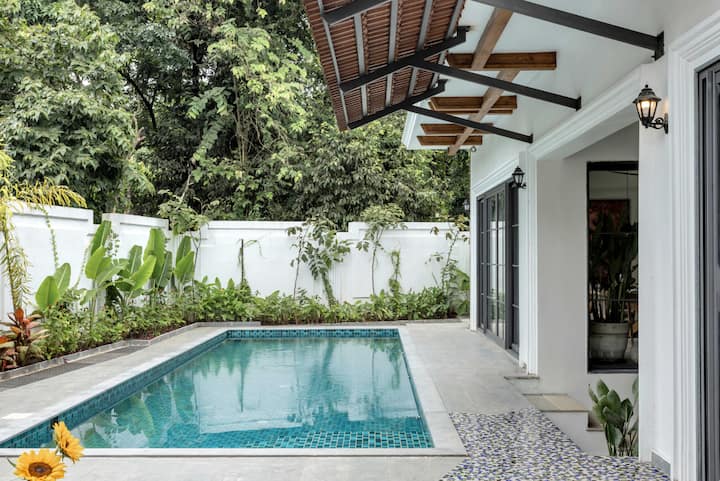 Pool: Swimming pool