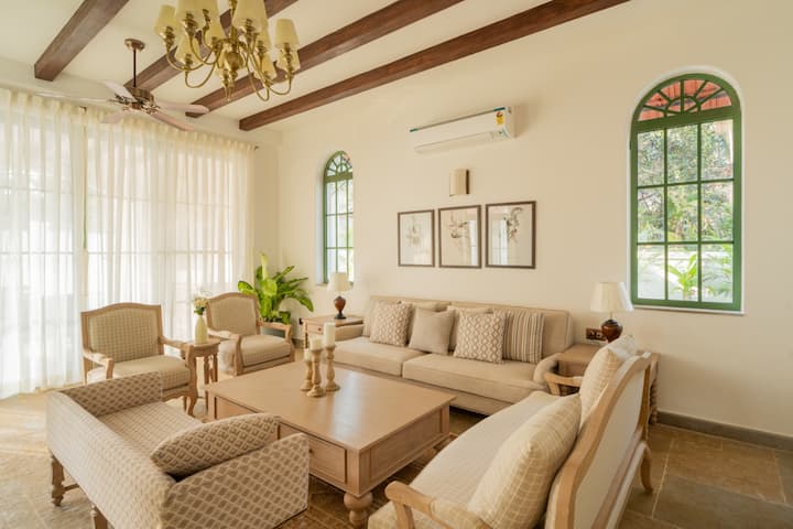 Rooms: Living room