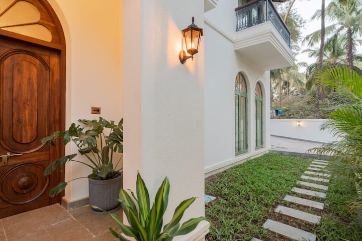 Exterior: Entrance