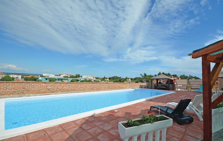 2 Bedroom Nice Apartment In Nin - Nin