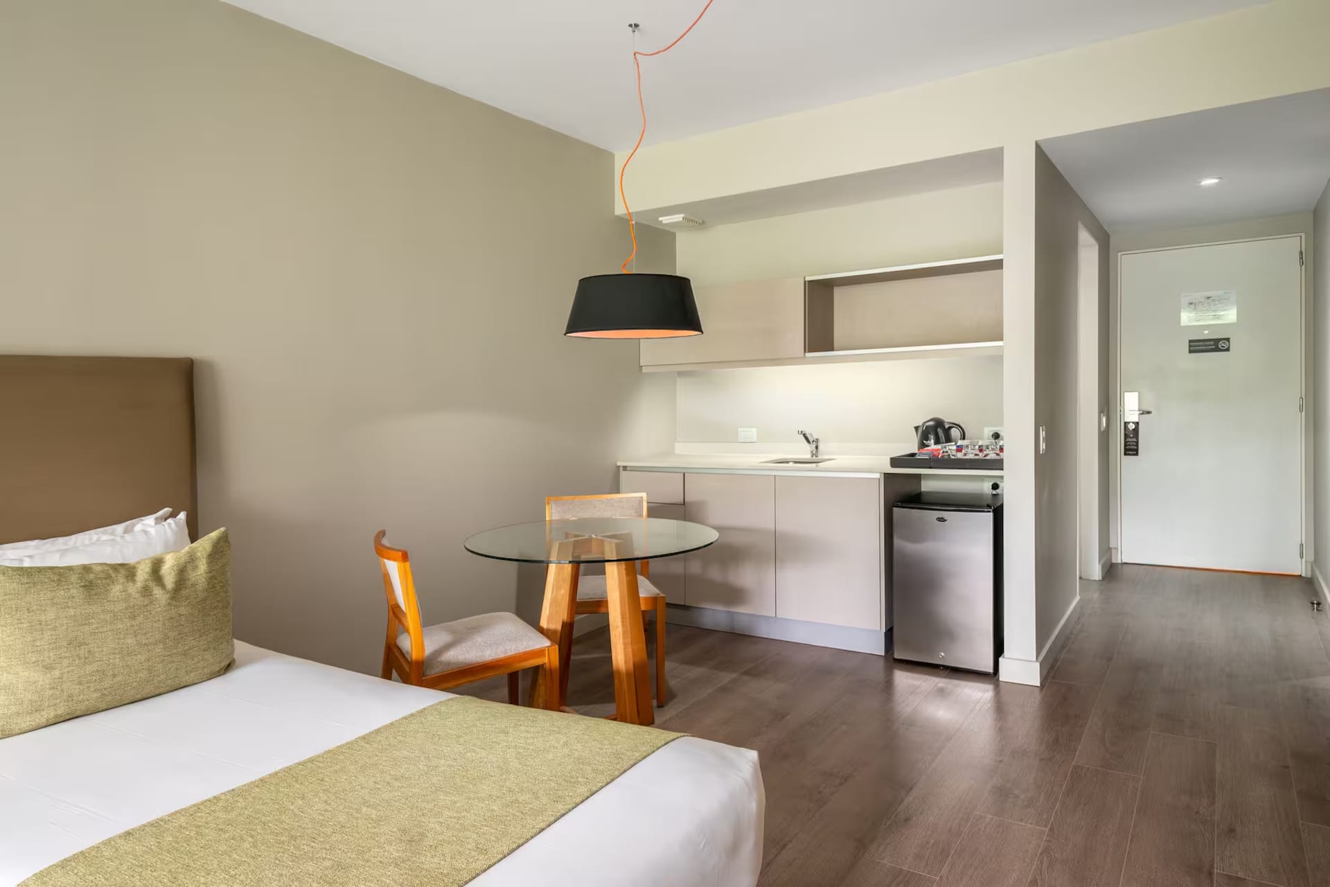 Twin room in Palermo hotel with private balcony