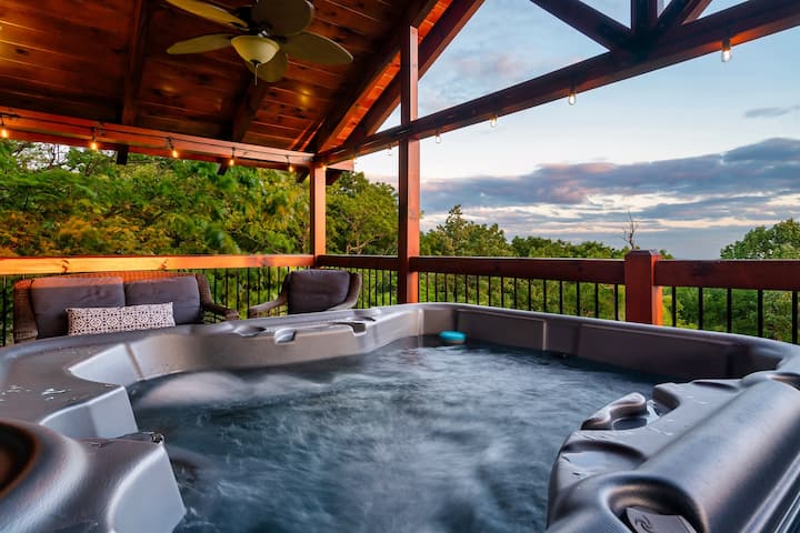 Indoor Swim Spa & Hot Tub, Mountain Views - Gatlinburg