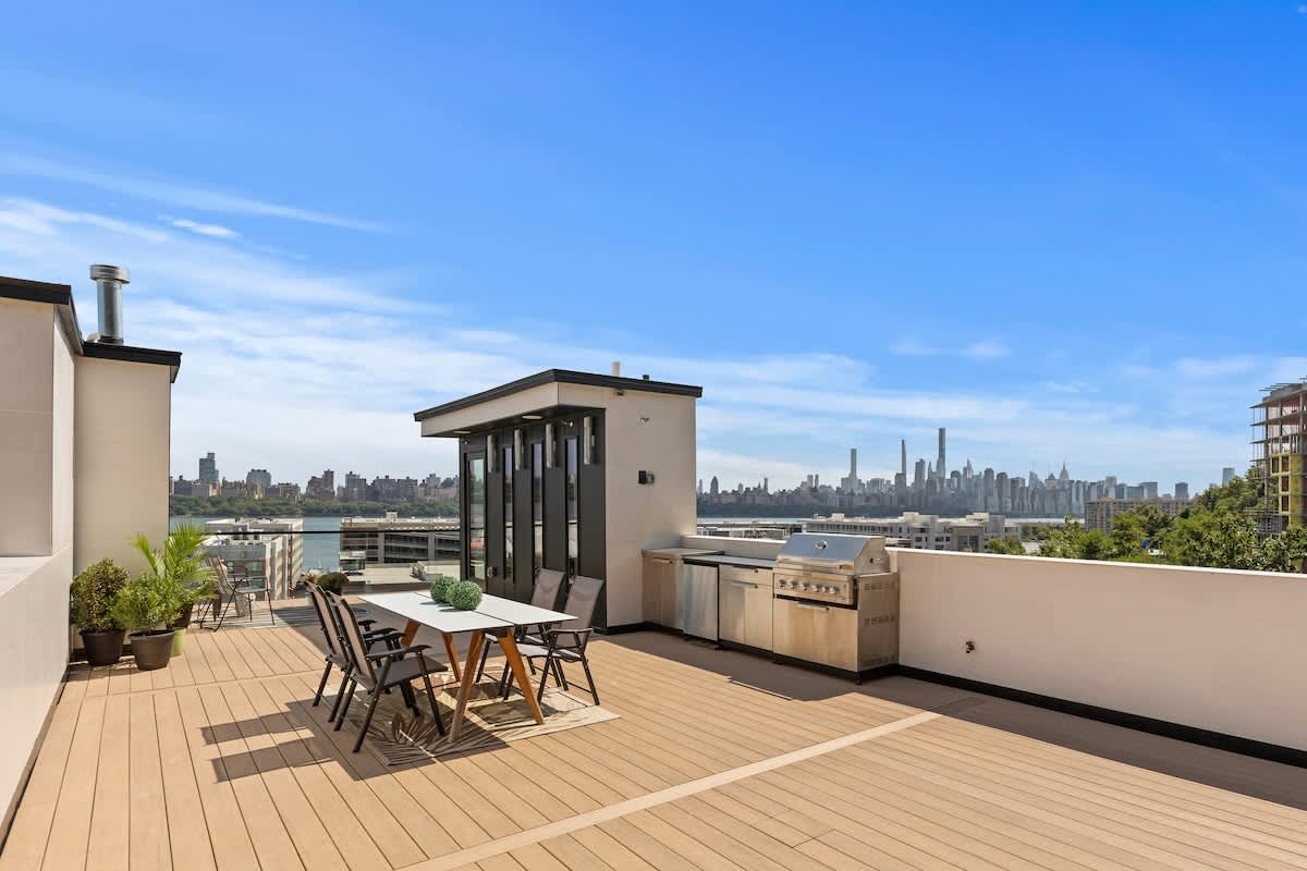 Curated visual reference: Luxury City View Rentals Near Public Park Reference: Modern Luxury 8Br Combined Townhome With Nyc Views