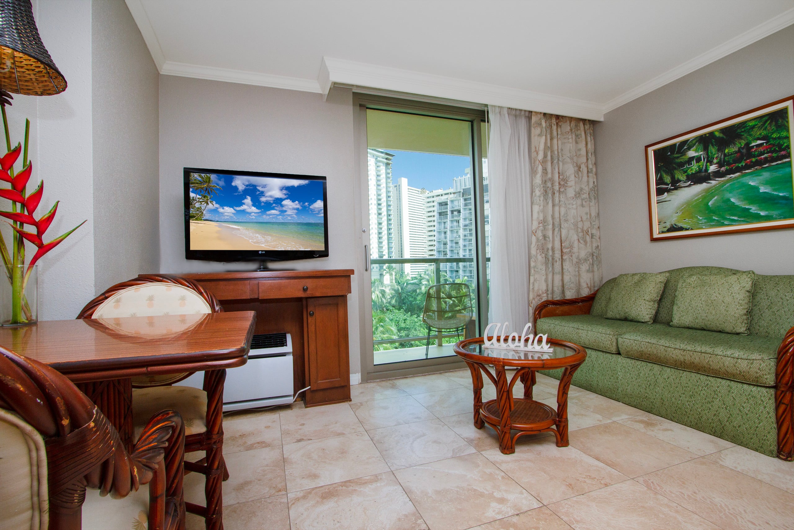Cozy Waikiki Studio, Pool, Gym & BBQ - Image 5