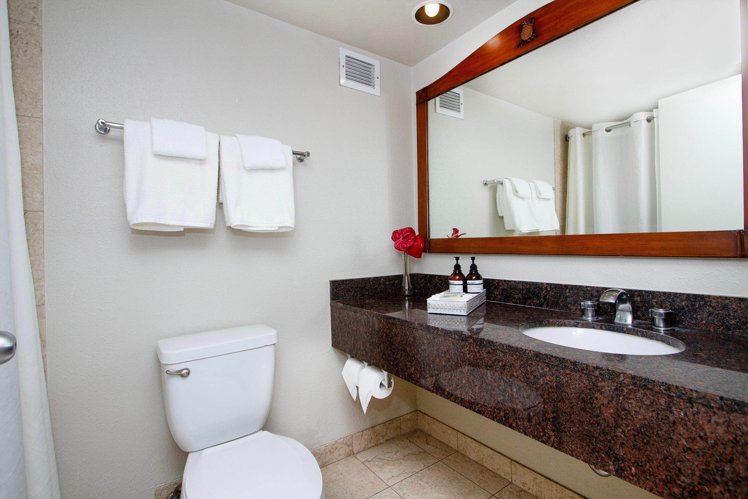 Cozy Waikiki Studio, Pool, Gym & BBQ - Image 9