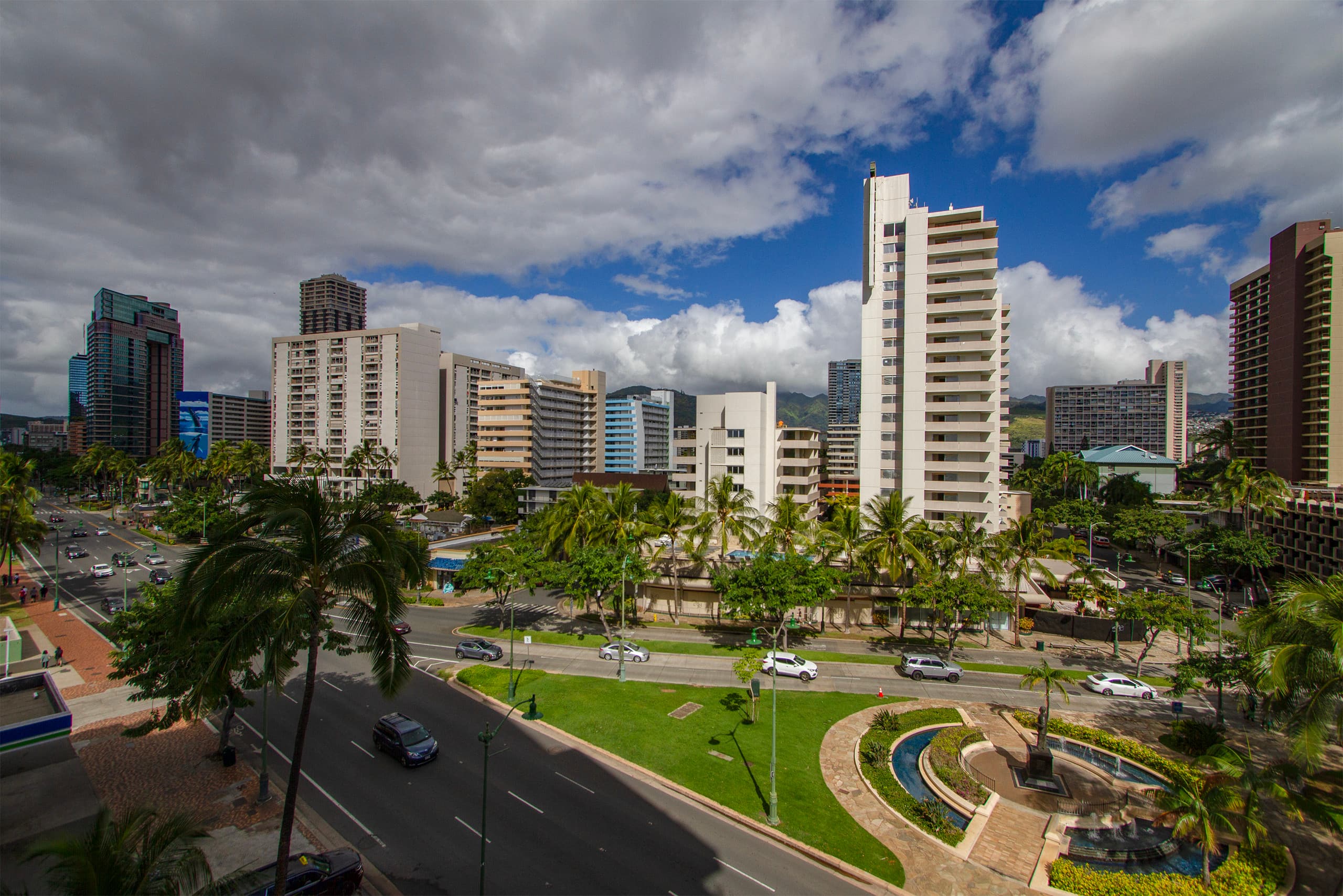 Cozy Waikiki Studio, Pool, Gym & BBQ - Image 11