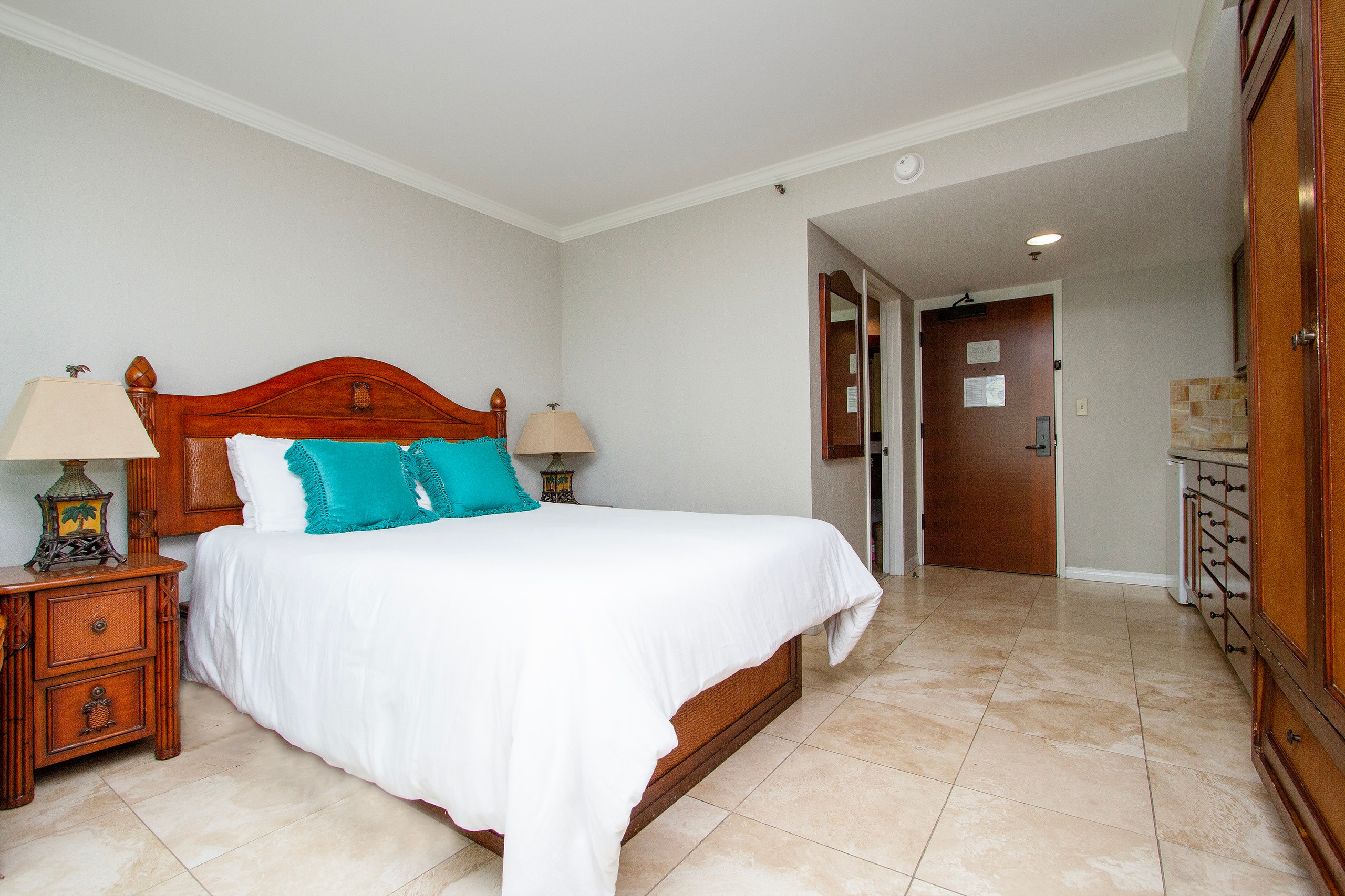 Cozy Waikiki Studio, Pool, Gym & BBQ - Image 8