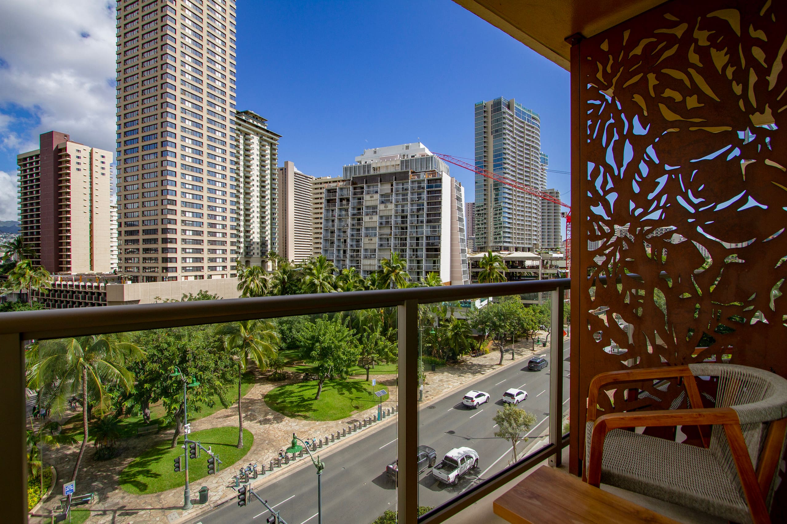 Cozy Waikiki Studio, Pool, Gym & BBQ - Image 1