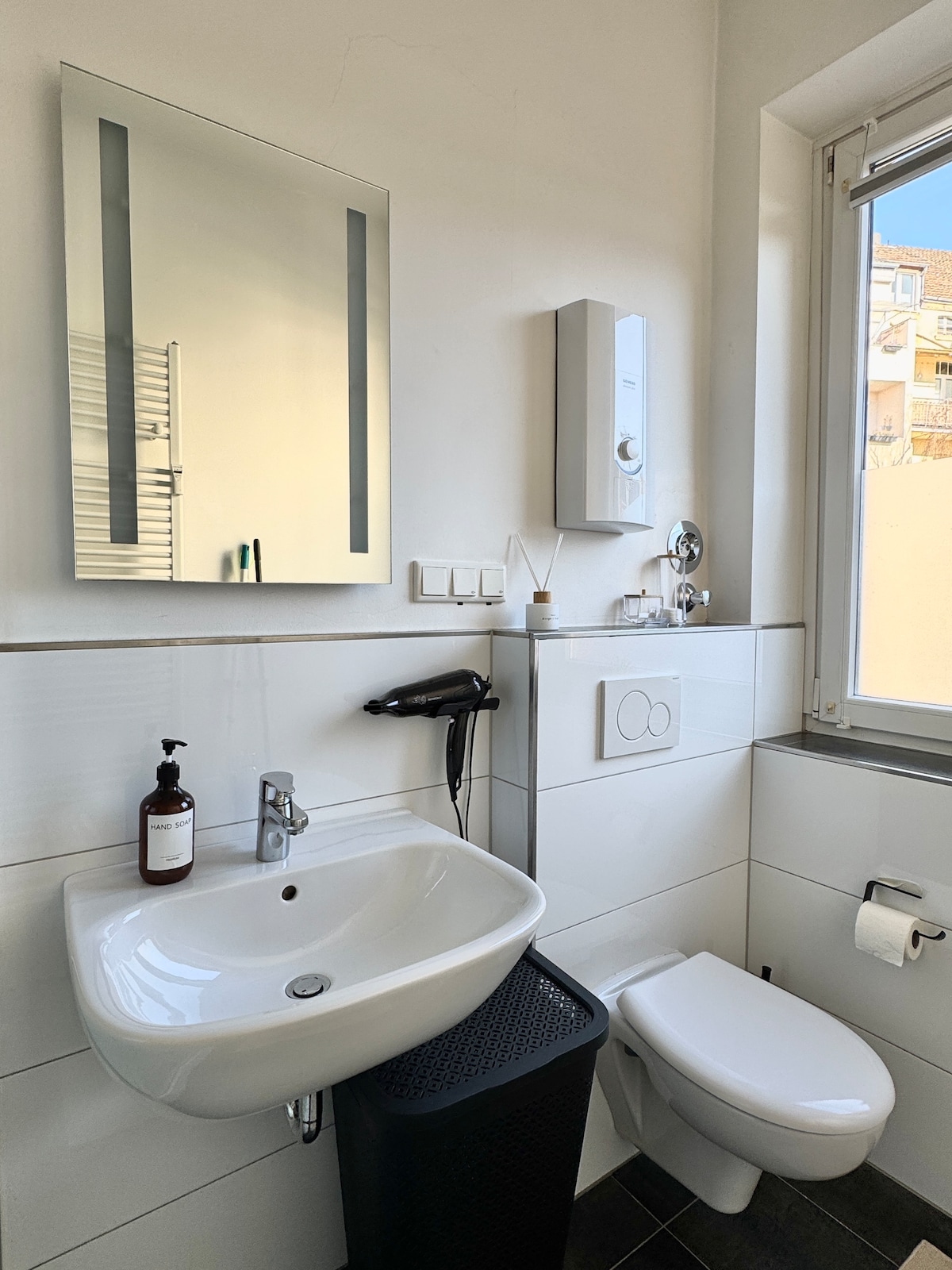 Modern studio • Self-arrival • City center