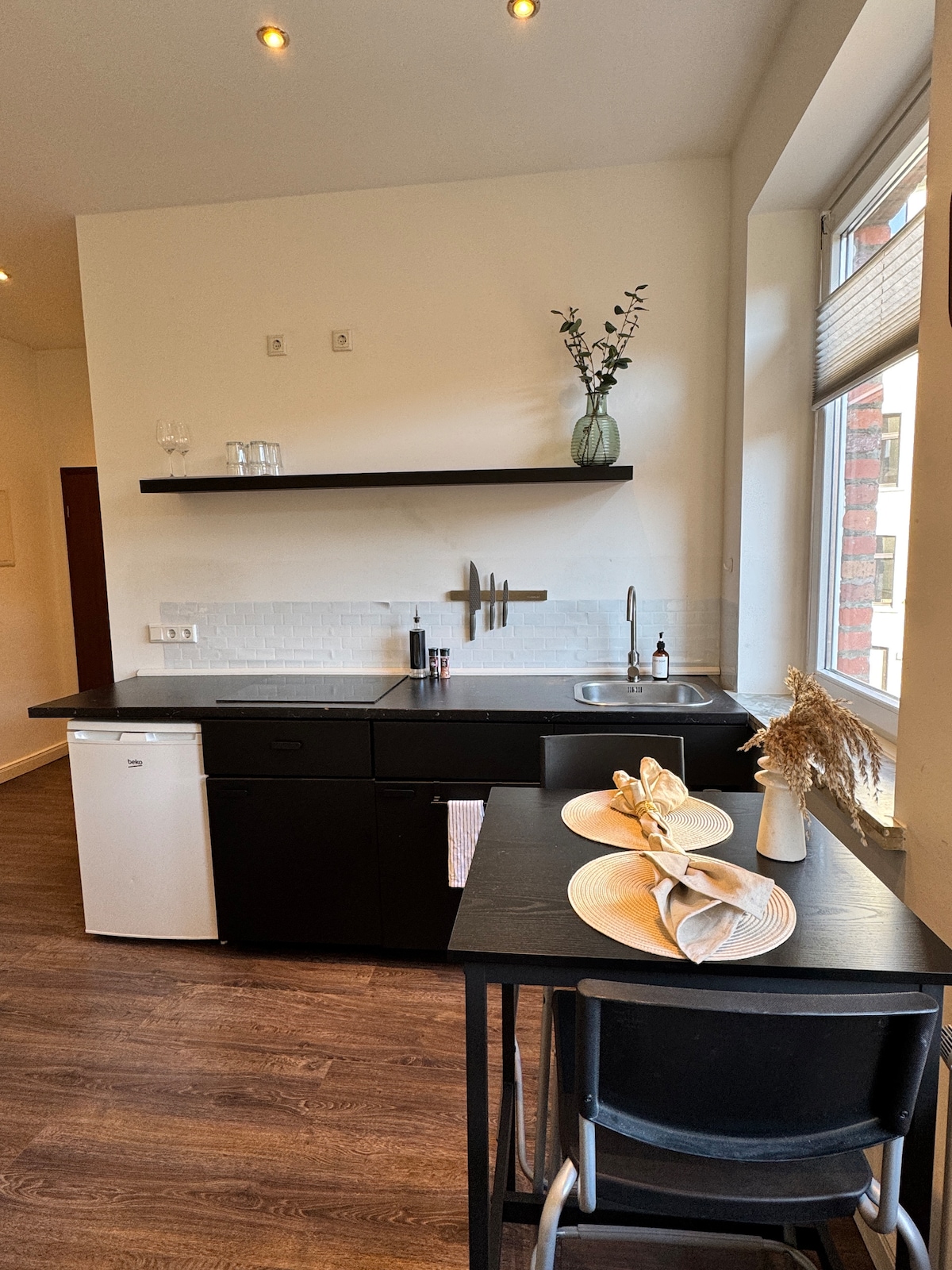 Modern studio • Self-arrival • City center