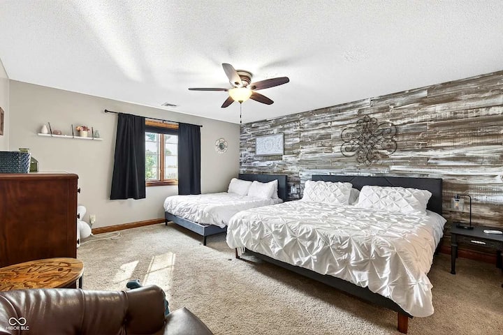 Топла и удобна спална соба, совршена за добар сон!